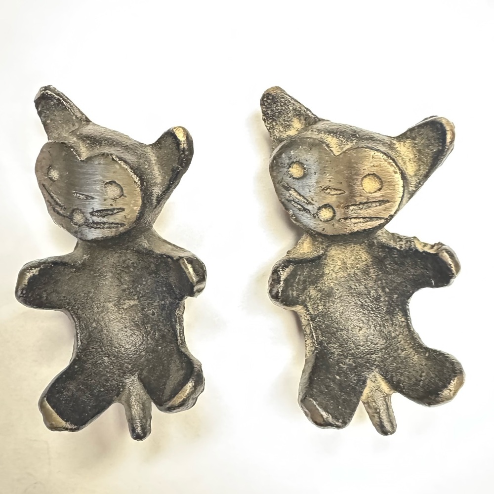Vintage Black cast iron cat chopstick holders